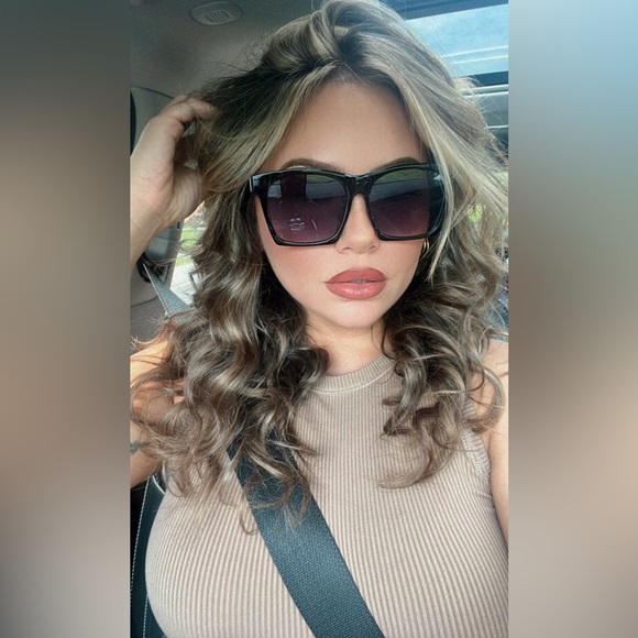 Meet your Posher, Kaytee - Picture 2 of 7